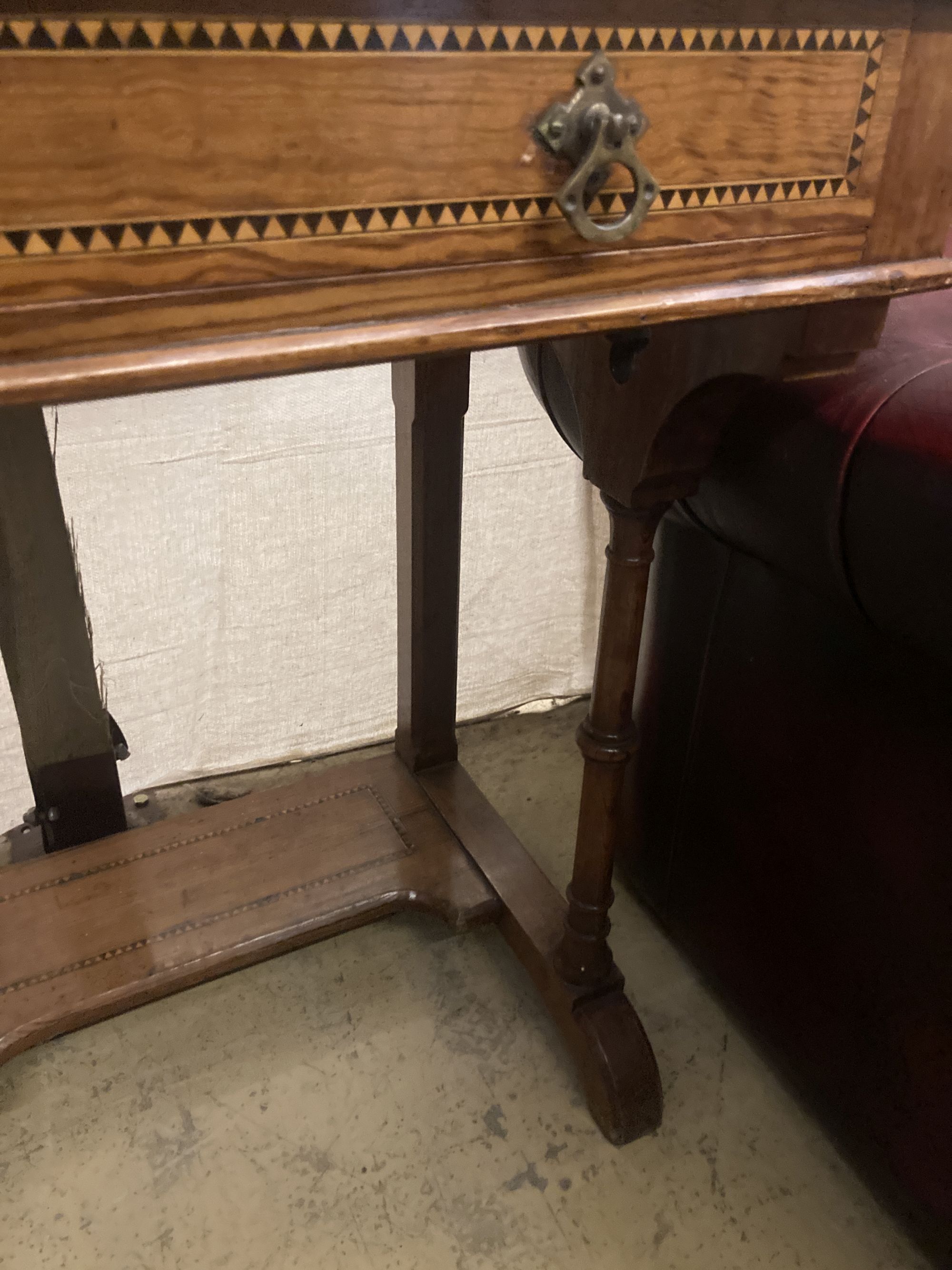 A Victorian Aesthetic movement pitch pine dressing table, width 122cm depth 52cm height 160cm